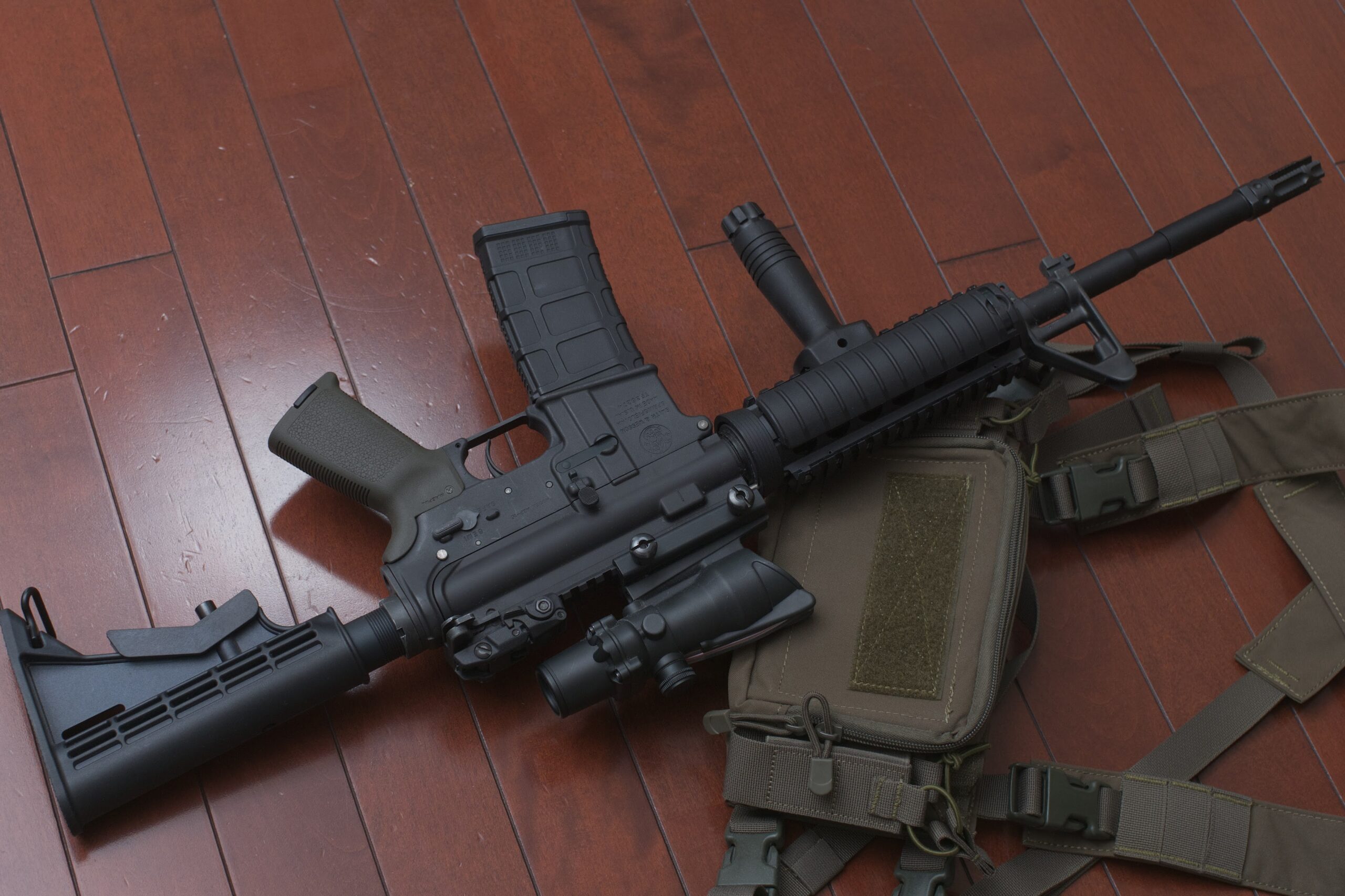 MOEグリップ装着の東京マルイ製M4A1カービン(MWS規格)、ブッシュマスターストックも装着済