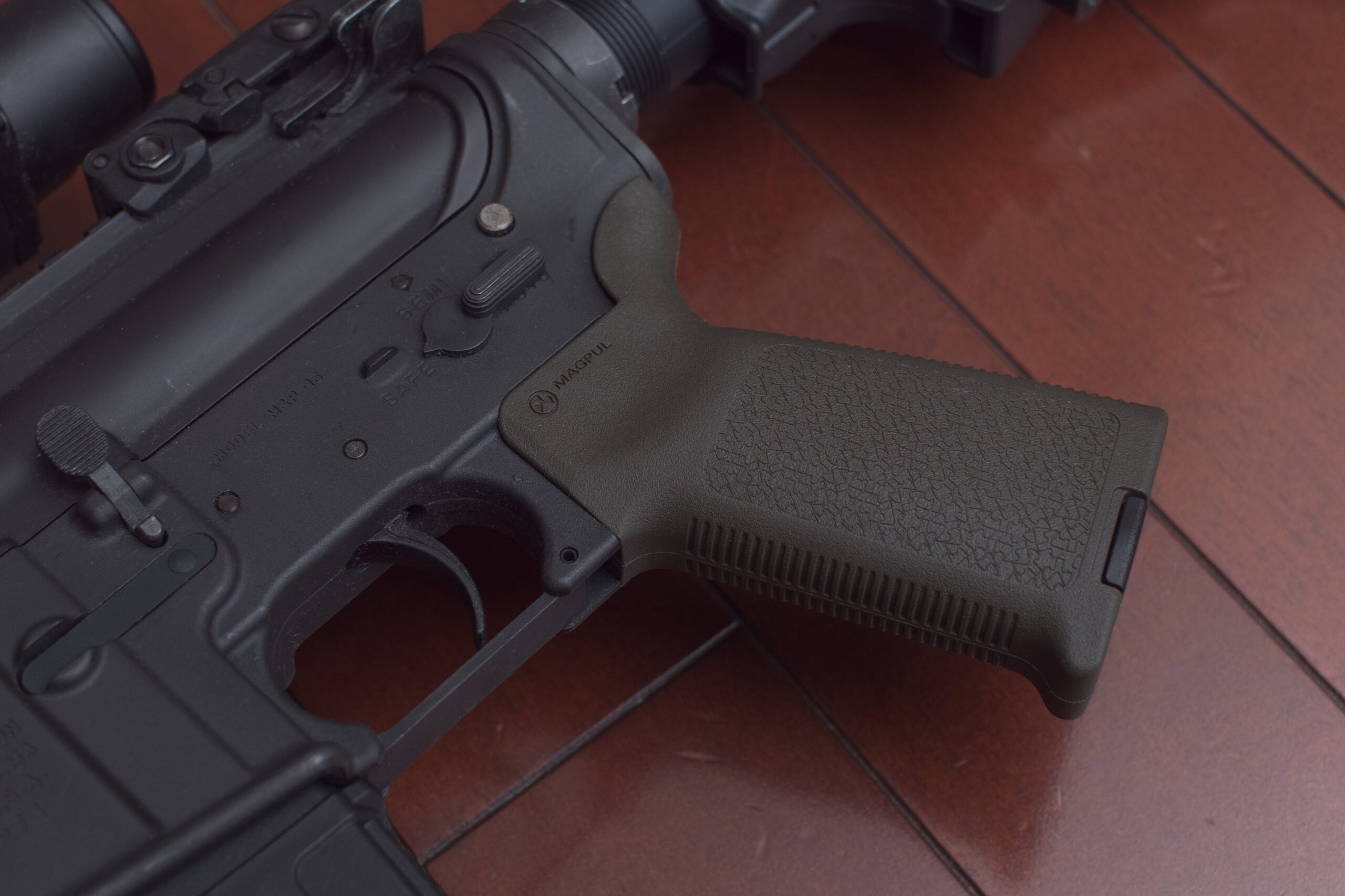 東京マルイ M4A1カービン（MWS規格）にMAGPUL MOEグリップ(ODG)を取り付ける